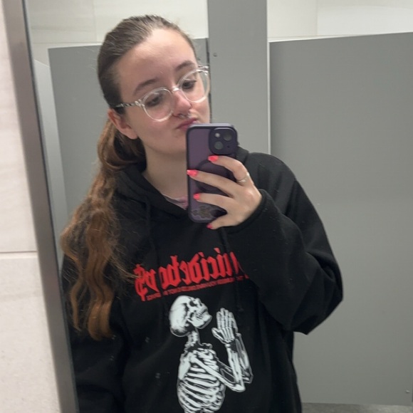 Meet your Posher, Paisley - Picture 1 of 1